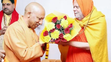 Uttar Pradesh Chief Minister Yogi Adityanath meets Puri Shankaracharya Swami Nischalananda Saraswati during the ongoing Maha Kumbh 2025, in Prayagraj on Sunday.(Yogi Adityanath-X)